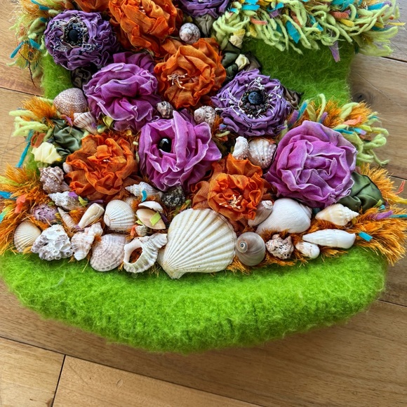Colorful Floral, shell, felted, Handmade Handbag with Wooden Handles very unique - Picture 2 of 9